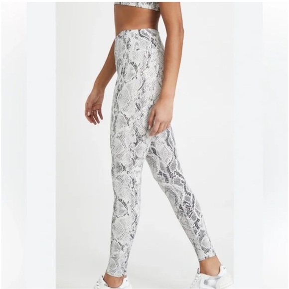 ALO Yoga Pants - Alo Yoga Vapor Snakeskin Cream Black High Rise Leggings
